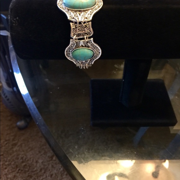 Bracelets - Picture 4 of 8